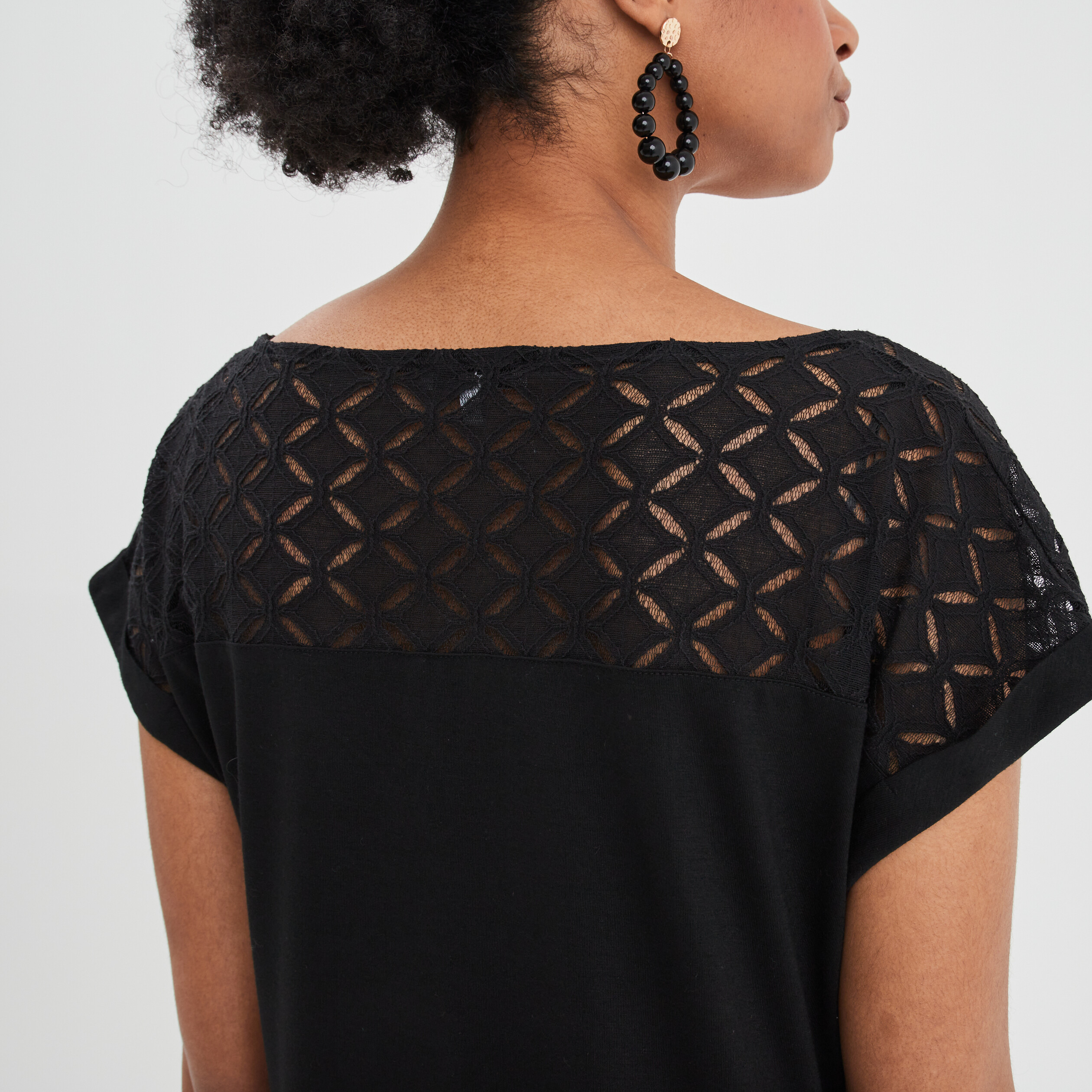 T-shirt col en V dentelle épaules et dos noir femme | La Halle