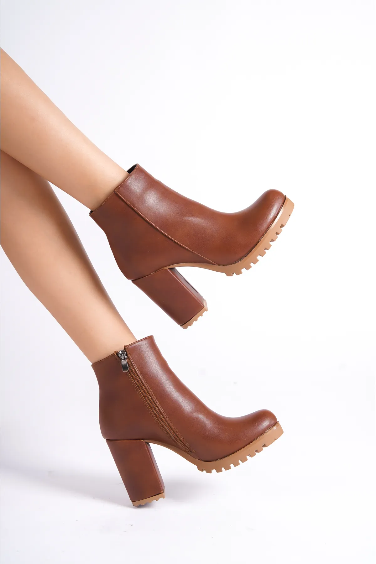Capone Outfitters  Damenstiefel mit runder Zehenpartie und mittelhoher Trac-Sohle