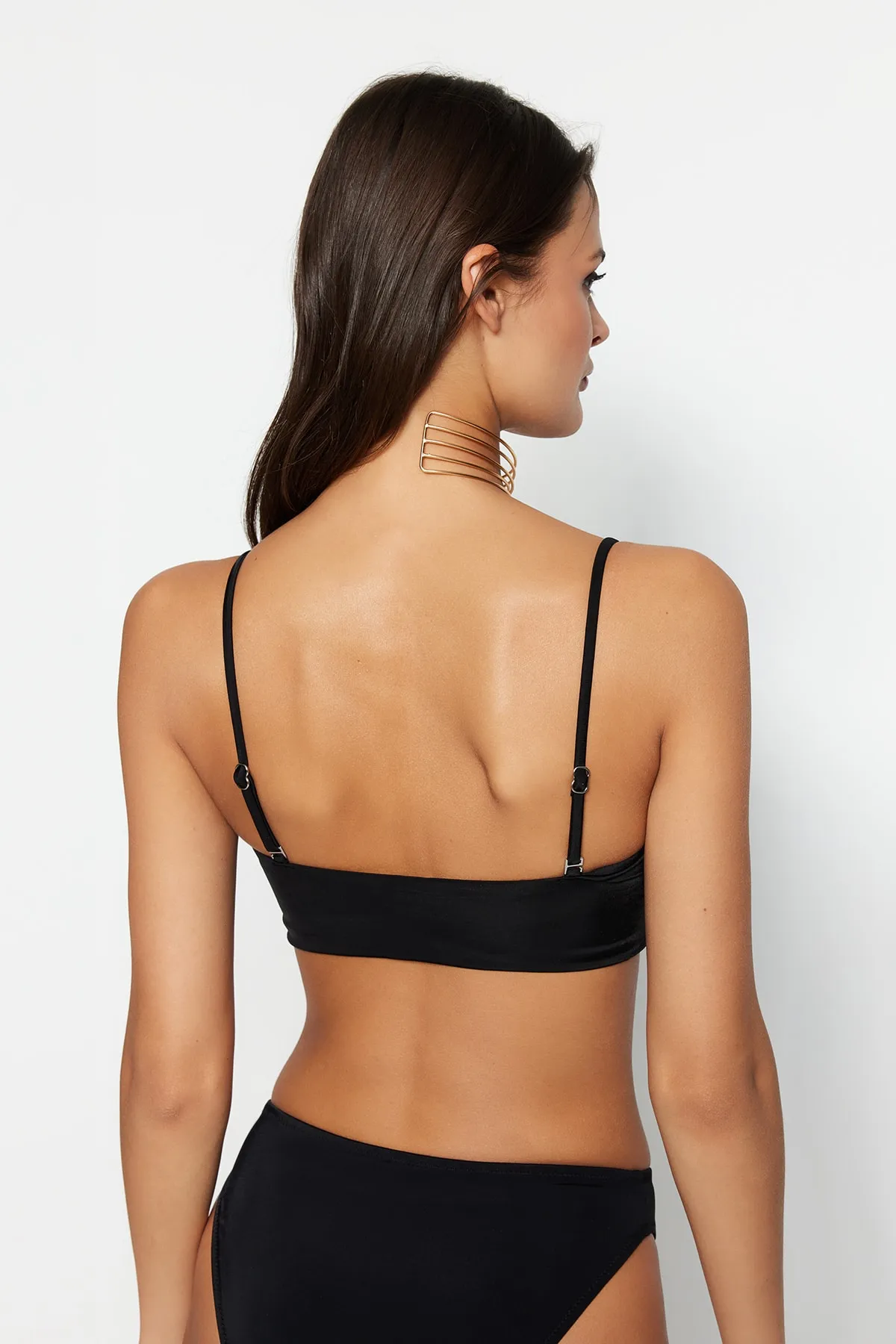 Trendyol Collection  Schwarzes Bügel-Bikinioberteil TBESS21BU0043