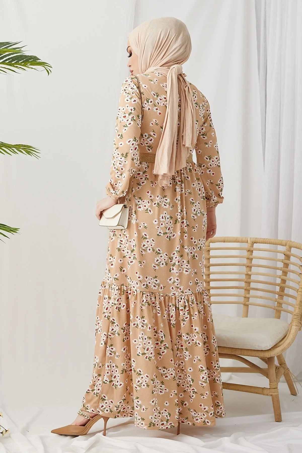 InStyle  Lesa Blumenkleid mit Strohgürtel – Beige