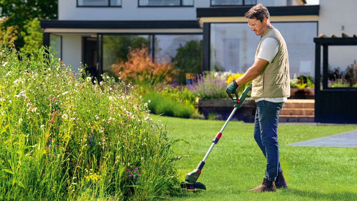 Mașină de tuns iarba fără fir Bosch Green 06008C1F01 UniversalGrassCut 18V-26-500, fără baterii și încărcător, în cutie