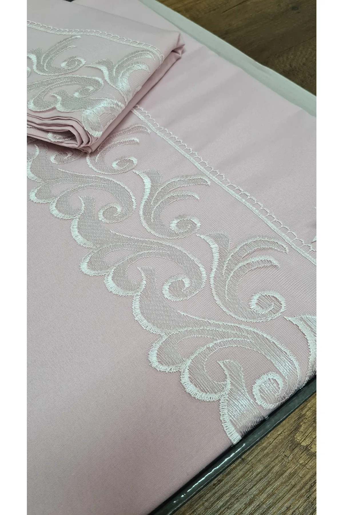 Çeyiz Diyarı  Belinda Bettbezug-Set mit französischer Spitze, Puder