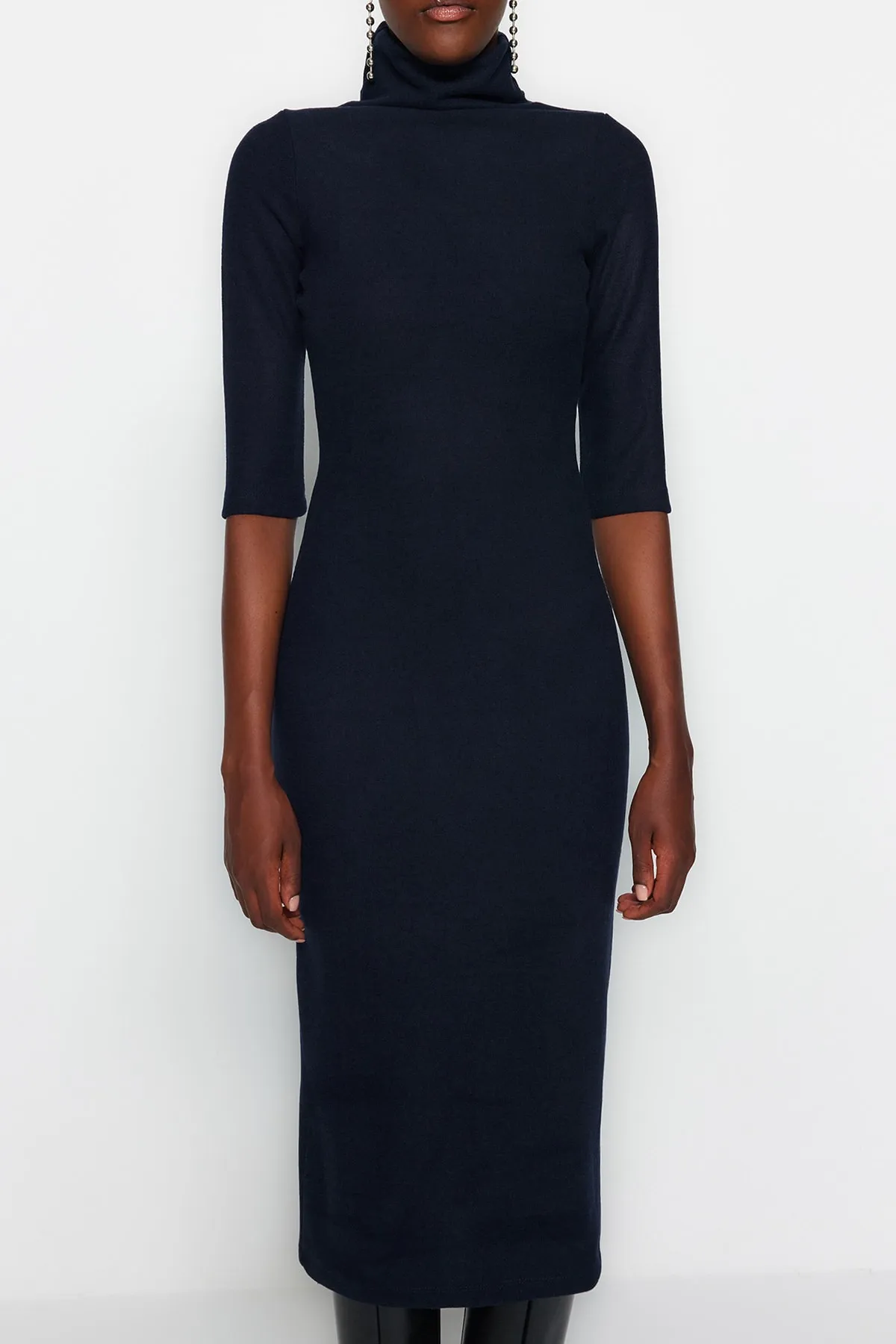 Trendyol Collection  Marineblaues, figurbetontes Strickkleid im Thessaloniki-/Strickwaren-Look mit weicher Oberfläche TWOAW24EL00150