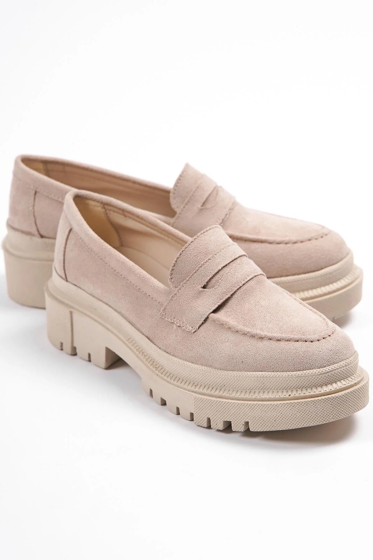 Capone Outfitters  Capone Oval Toe Trac Sole Wildleder Beige Damen-Loafer