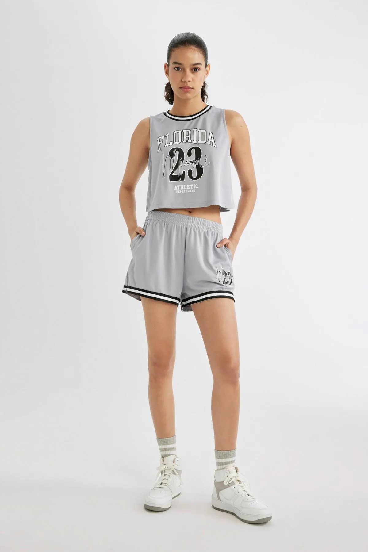 DeFacto  DeFactoFit Sport-Shorts mit Standard-Passform und kurzem Bein B8974AX24SM