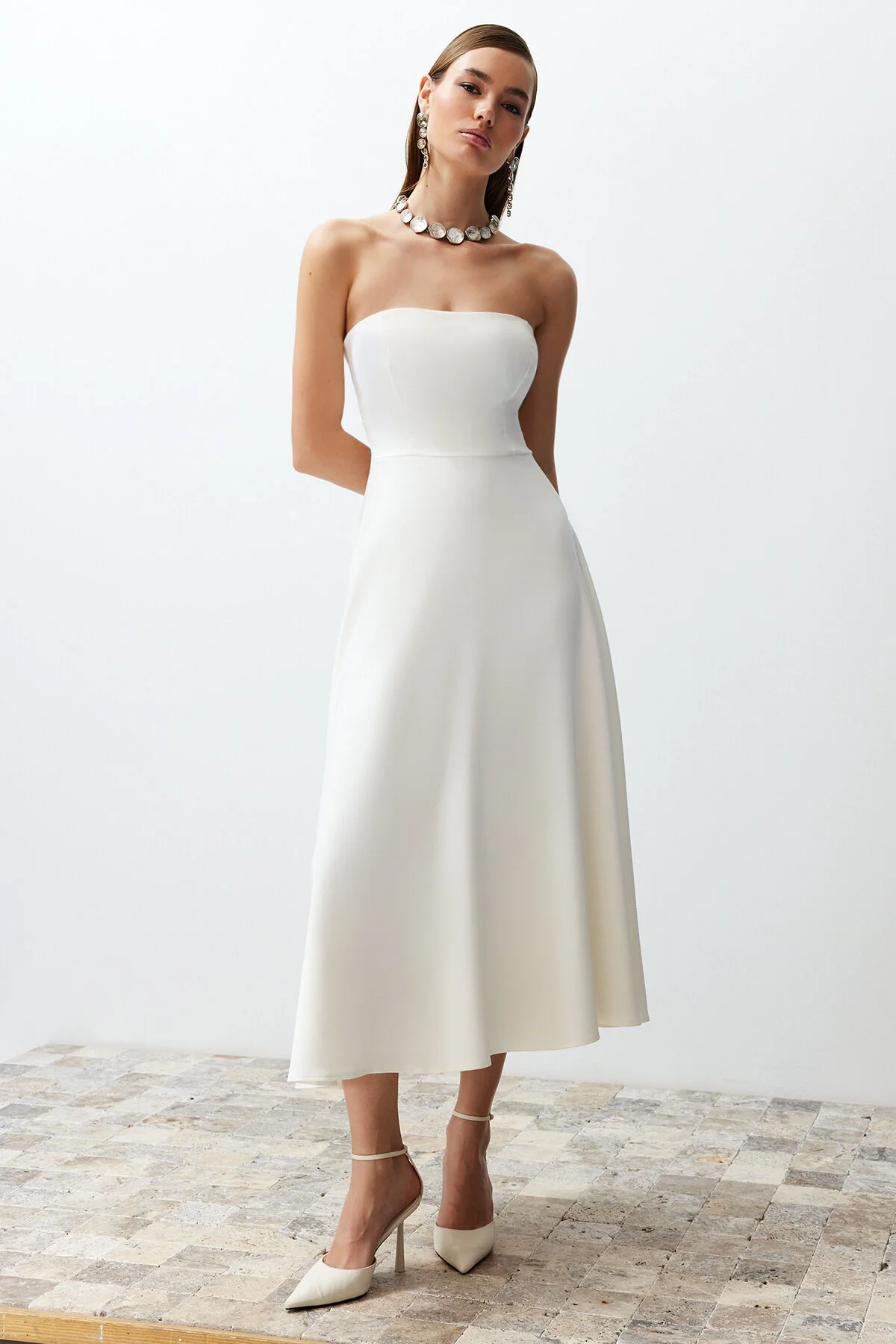 Trendyol Collection  Weißes Brautkleid mit Taillenöffnung/Skater-Hochzeit/langes Nikah-Abendkleid TPRSS24EL00139