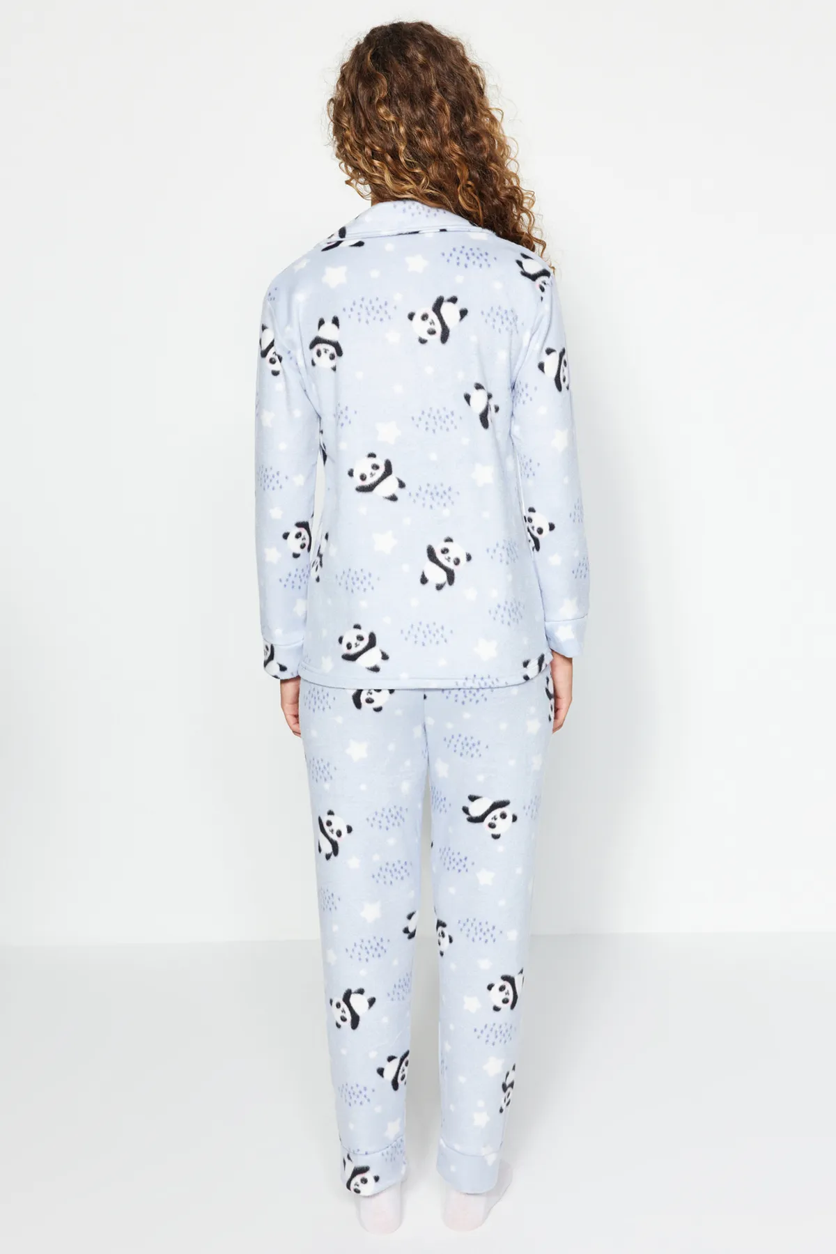 Trendyol Collection  Blaues Pyjama-Set aus Fleece-Strick mit Panda-Muster THMAW22PT0359