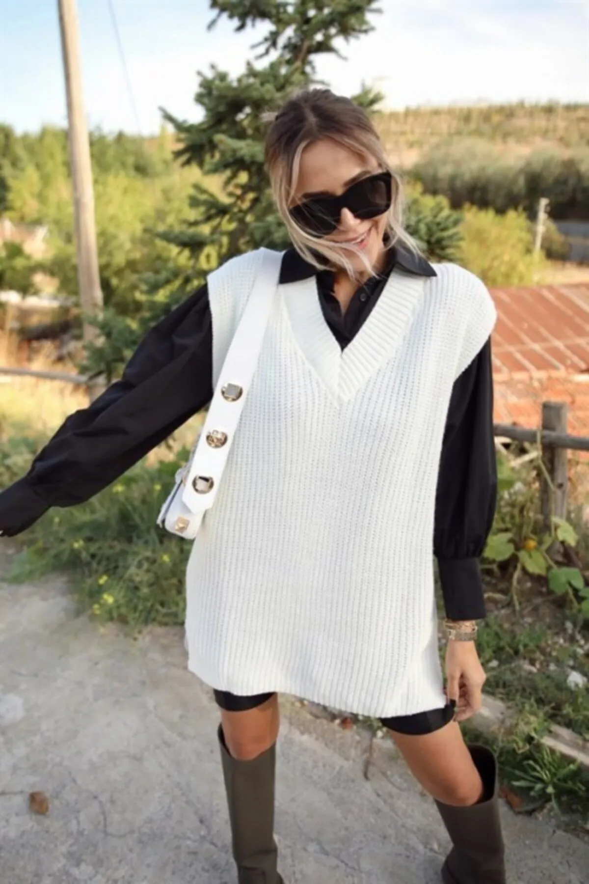 Tüy boutique  Ecrufarbener Thessaloniki-Pullover mit V-Ausschnitt für Damen