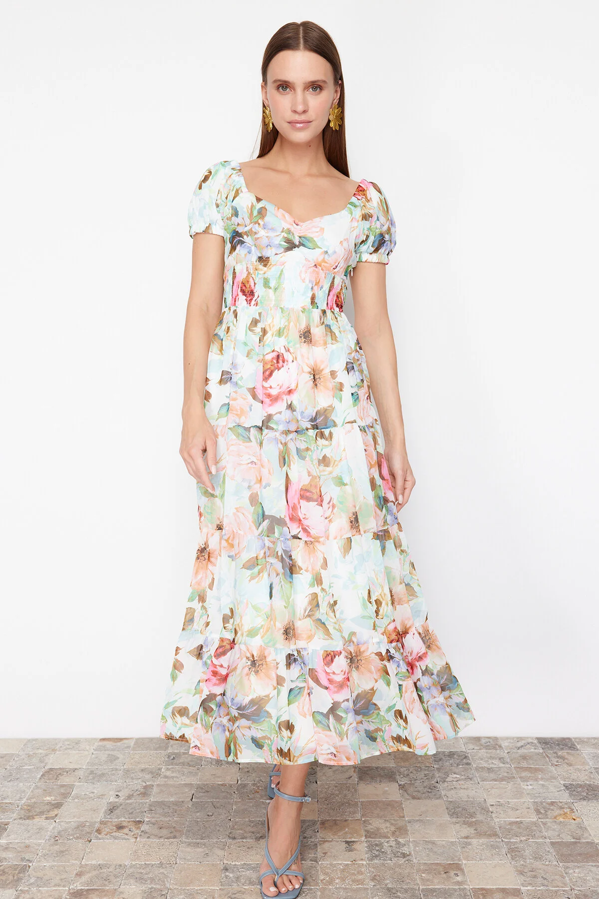 Trendyol Collection  A-Linien-Maxi-Chiffonkleid mit Gipe-Detail - Rosa Blumenmuster, gefüttert TWOSS24EL00807