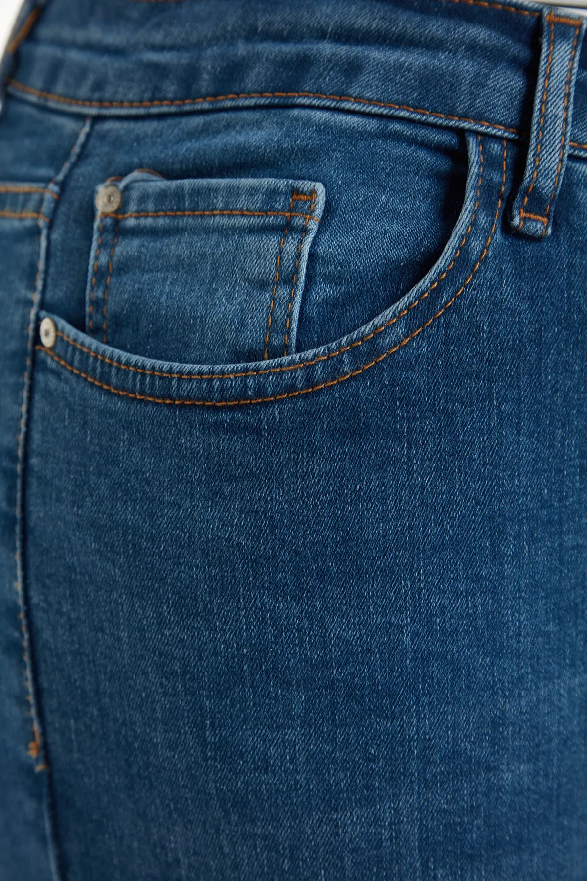 Trendyol Curve  Blaue, hoch taillierte, dehnbare Röhrenjeans TBBSS22JE0040