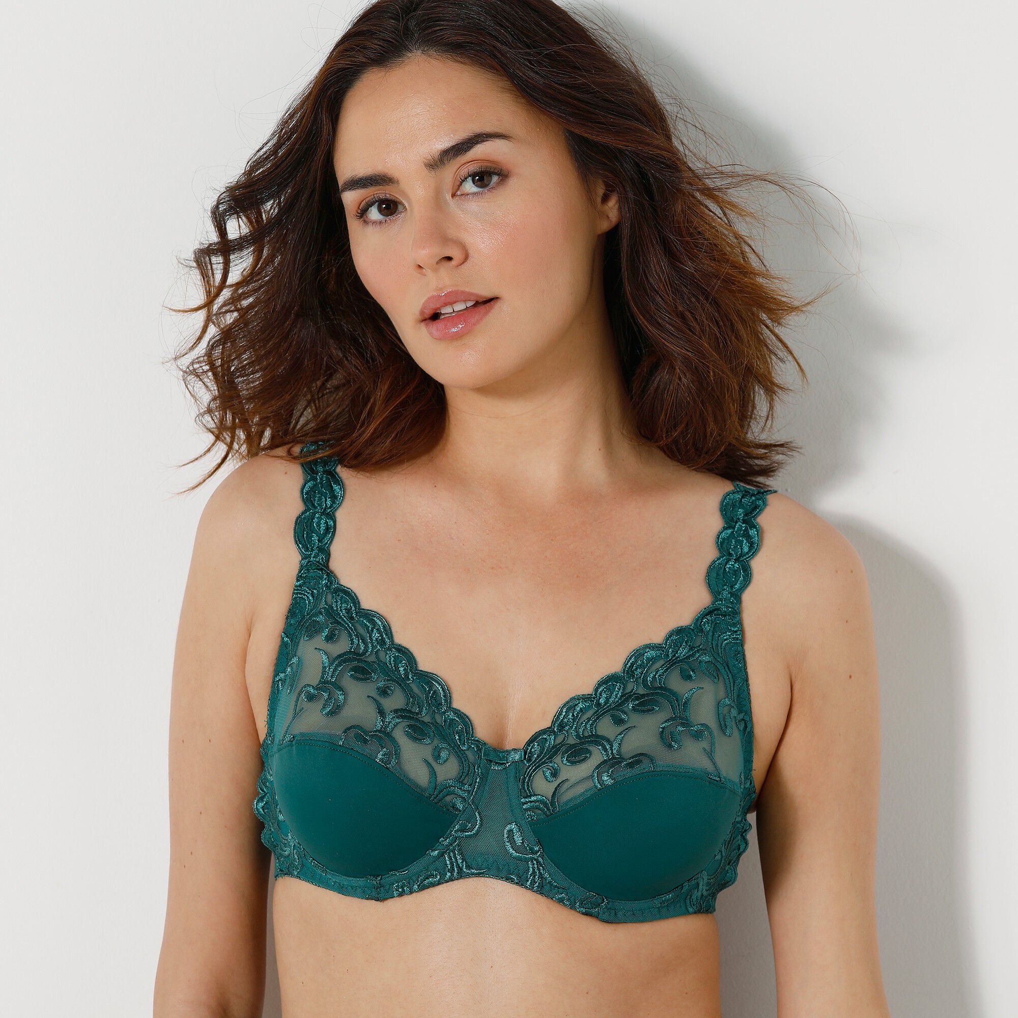 Soutien-gorge brodé microfibre avec armatures Sienne
