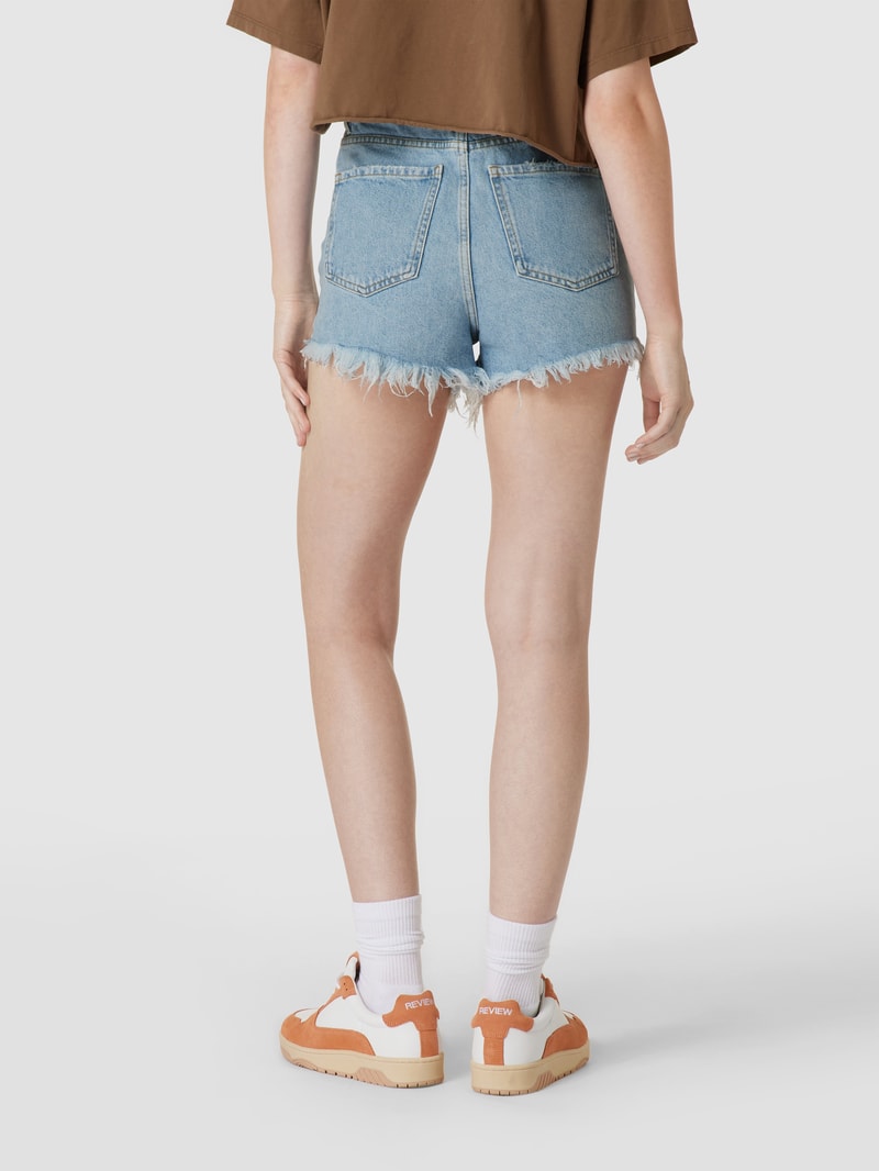 Jeansshorts im Destroyed-Look in hellblau