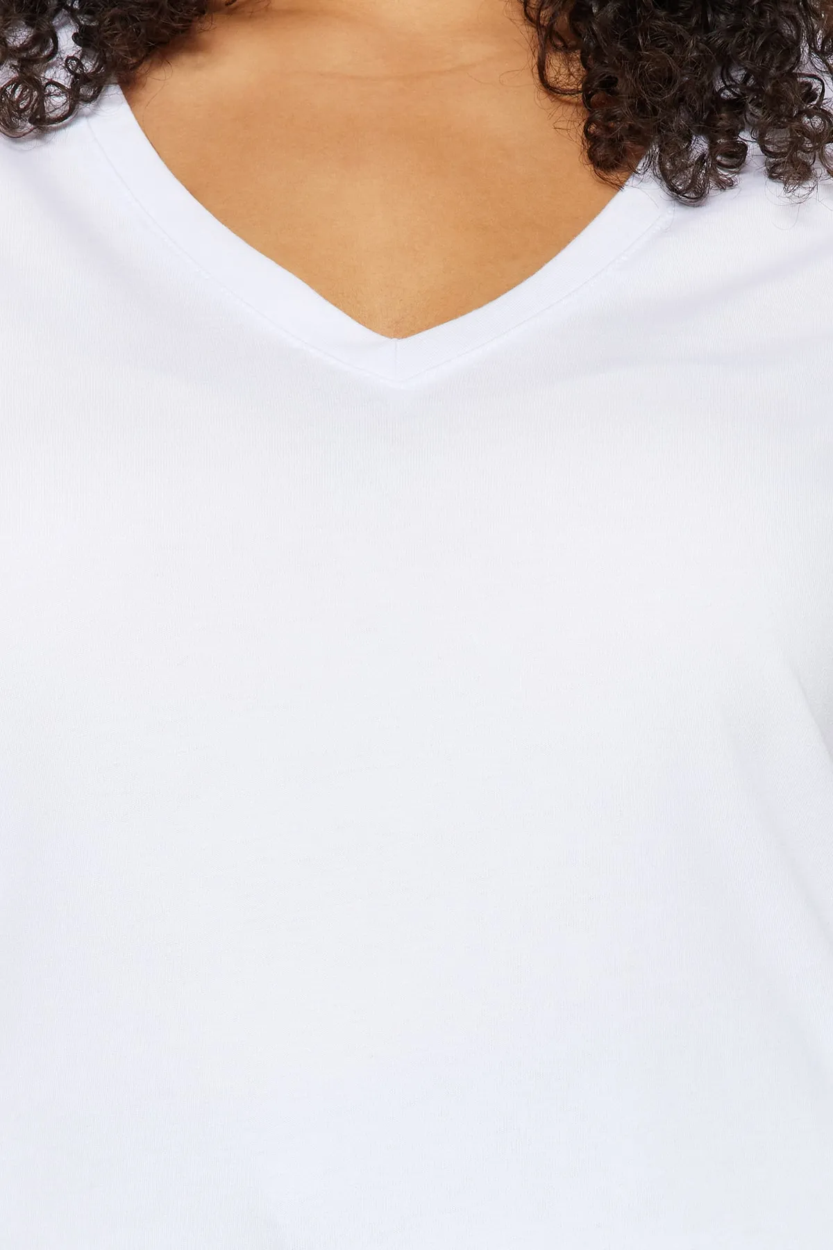 Trendyol Curve  Weißes Basic-Strick-T-Shirt mit V-Ausschnitt TBBSS22BF0028