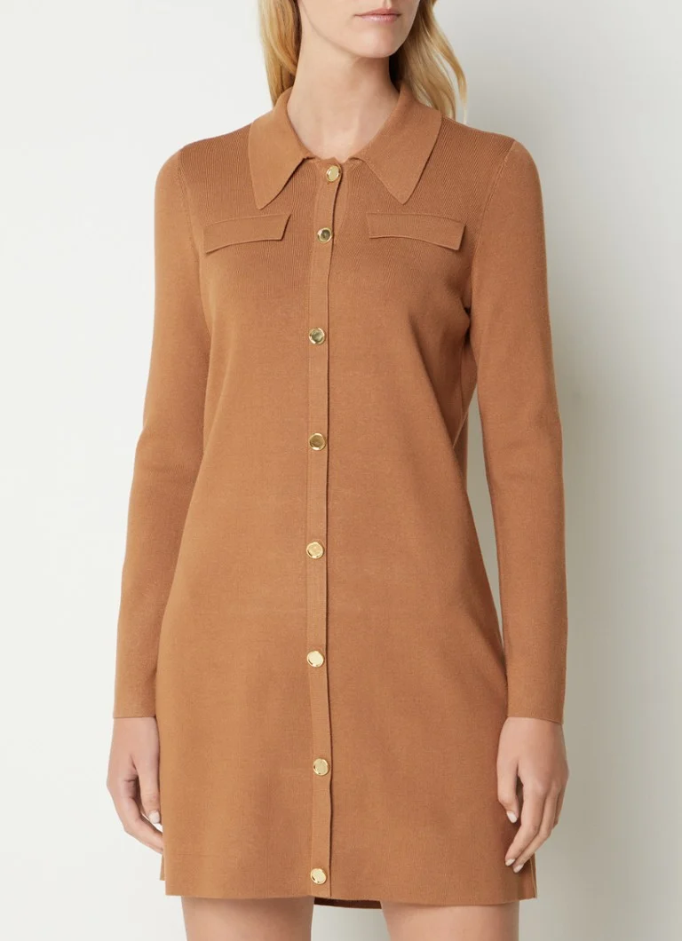 Rochie mini Phase Eight Azealia din tricot fin cu nasturi decorativi.