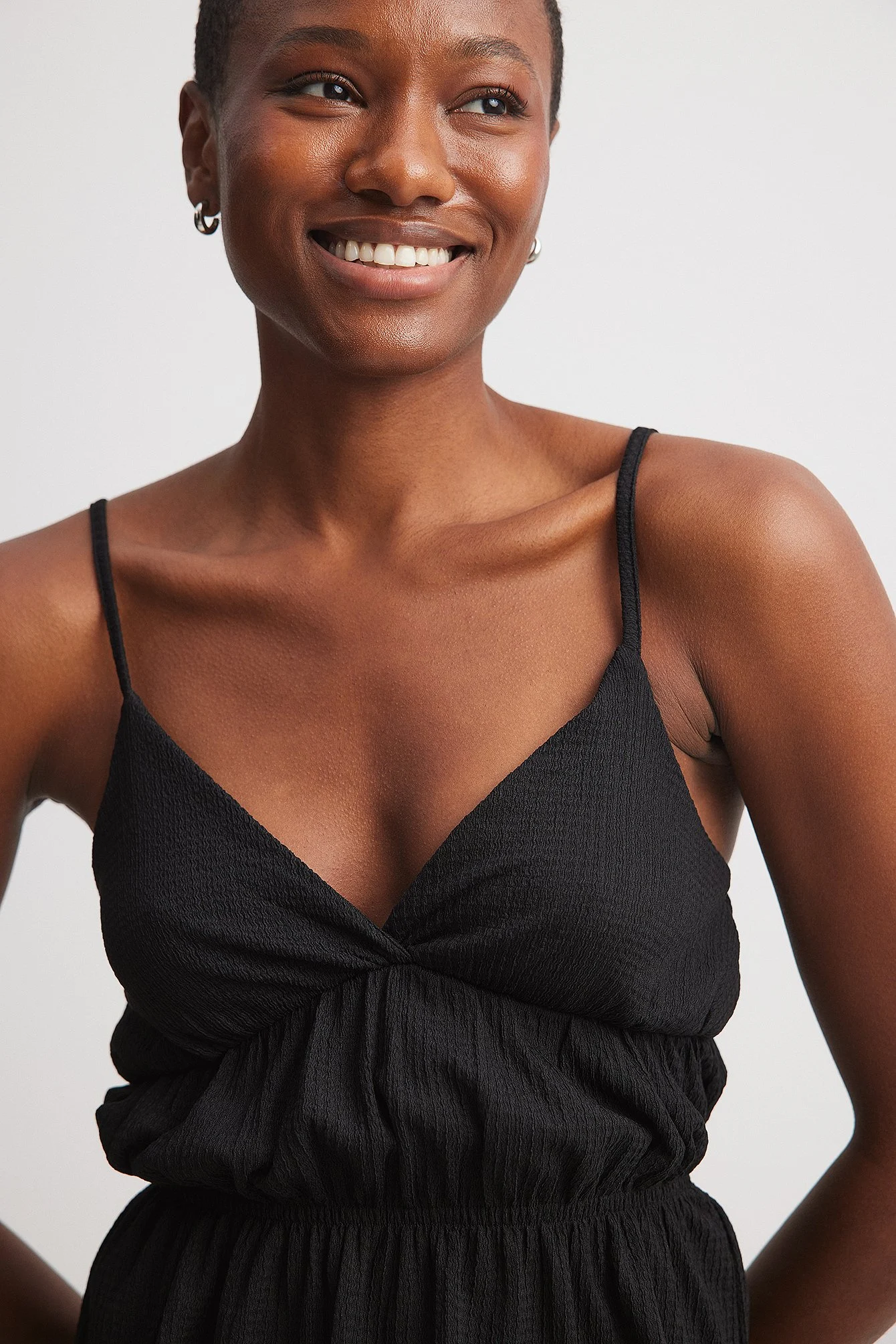 Strukturiertes Singlet mit V-Ausschnitt