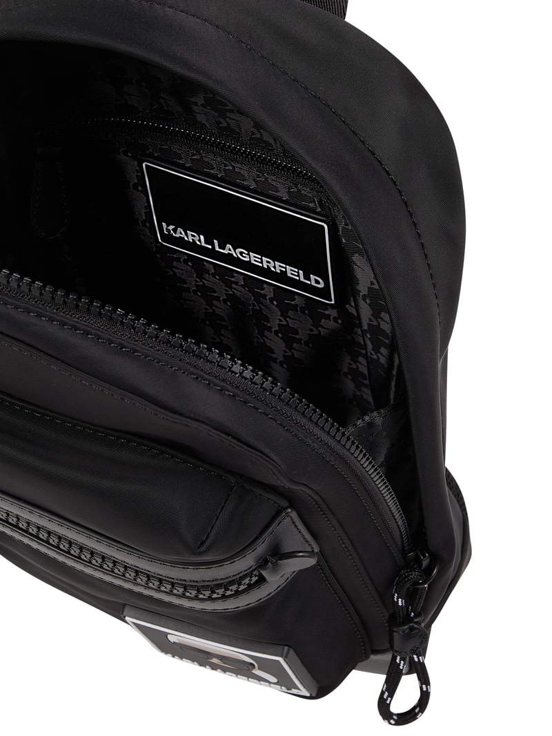 Umhängetasche mit Leder-Anteil in schwarz