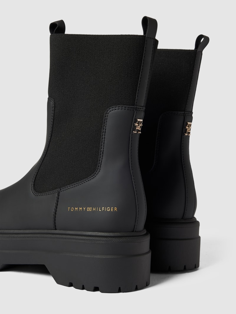 Boots mit Plateausohle Modell 'FEMININE' in schwarz