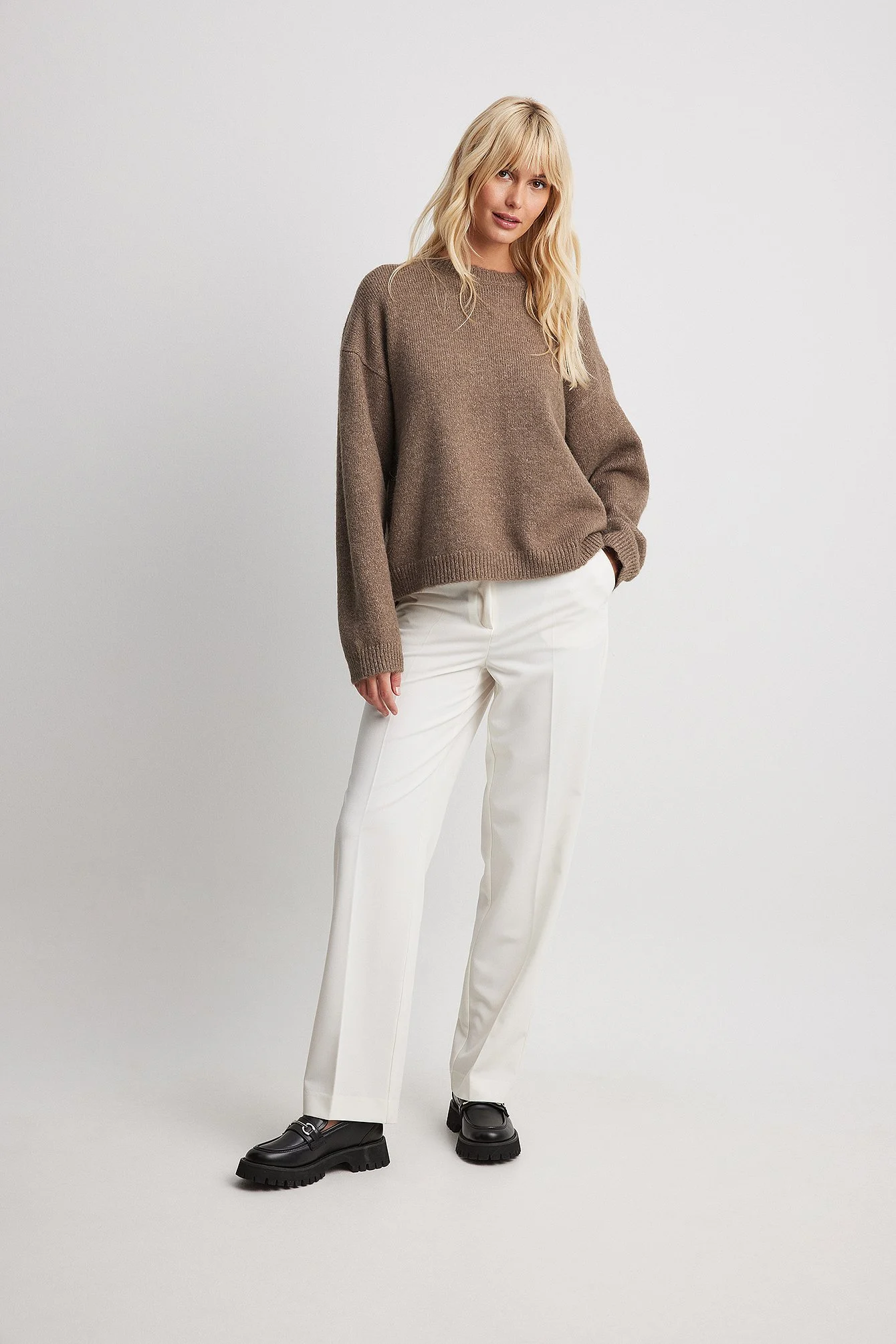 Rundhalsausschnitt Strickpullover