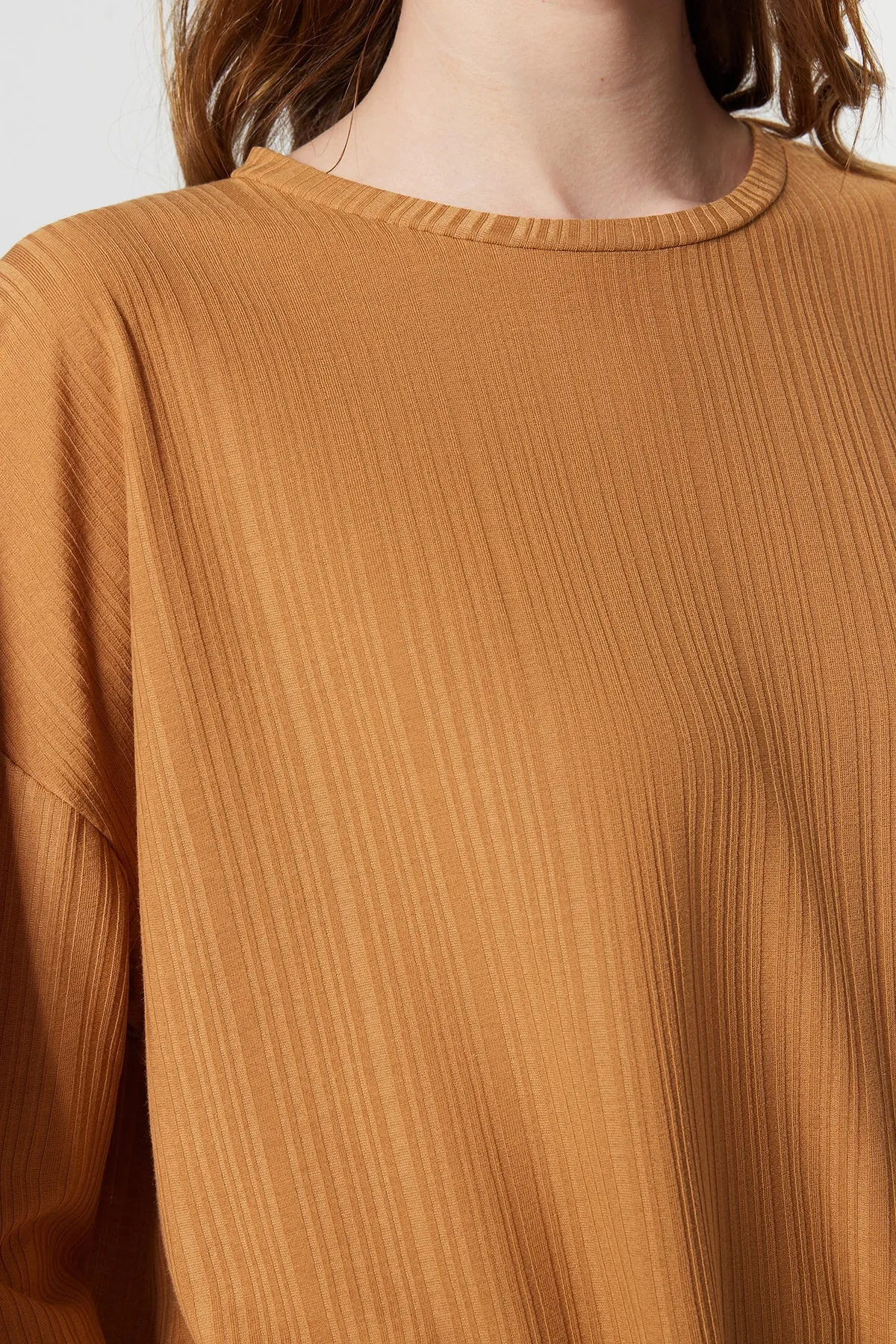 Trendyol Modest  Kamelfarbener Strickanzug aus Tunika und Hose mit Falten TCTSS23US00009