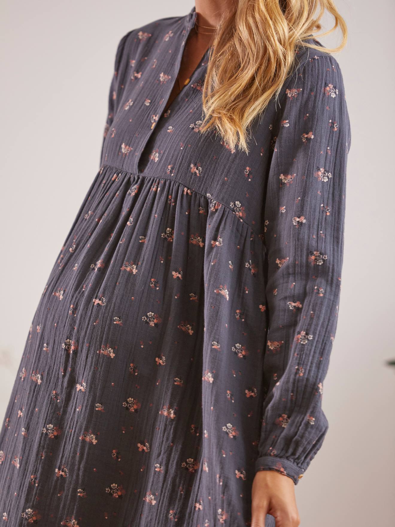 Robe imprimée gaze de coton grossesse et allaitement gris avec motif