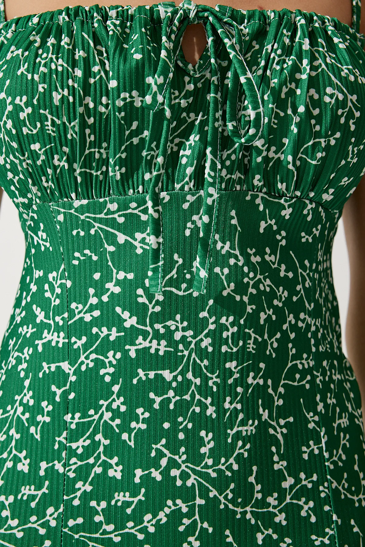 Happiness İstanbul  Grün-weißes Sommer-Strickkleid mit Blumenmuster und Schlitz für Damen CI00029