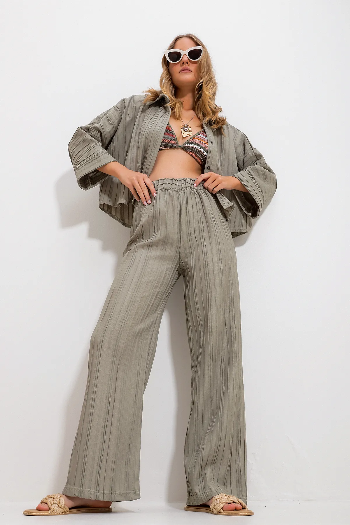 Trend Alaçatı Stili  Khakifarbene Palazzo-Hose mit elastischem Bund und selbststrukturierter Damenhose Alc-X11718