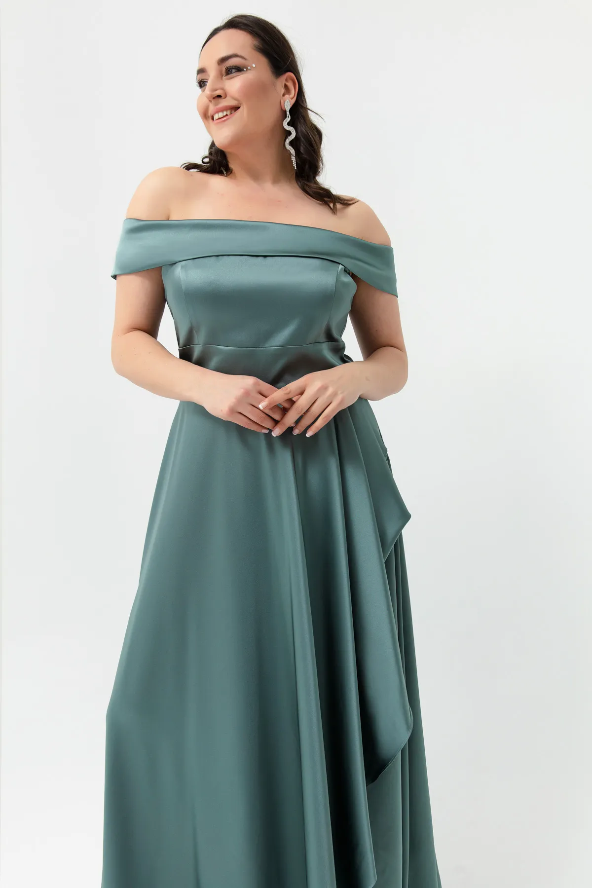 Lafaba  Türkisfarbenes Abendkleid und Abschlusskleid aus Satin für Damen in großen Größen mit U-Boot-Ausschnitt