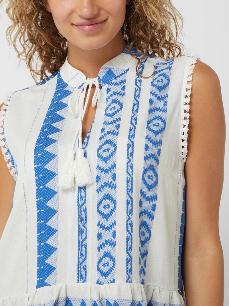Kleid mit Ikatmuster in weiß