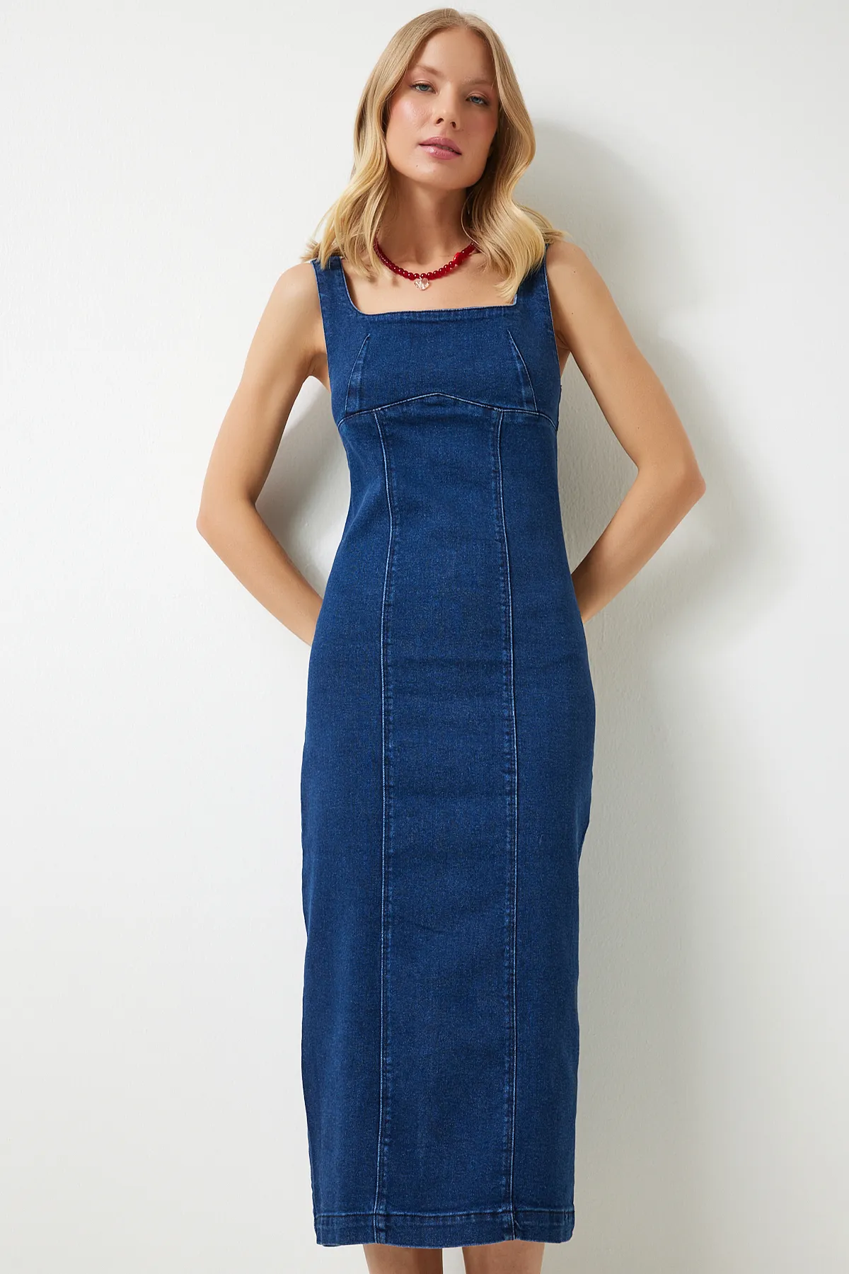 Happiness İstanbul  Blaues Midi-Jeanskleid mit Reißverschlussträgern für Damen OK00061