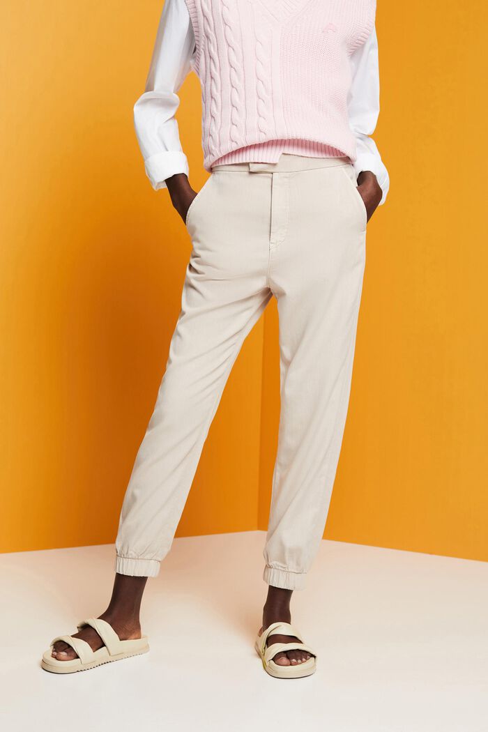 Sportive Twillhose mit hohem Bund