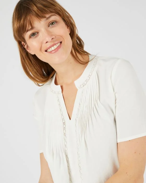 Blouse à plis et macramé