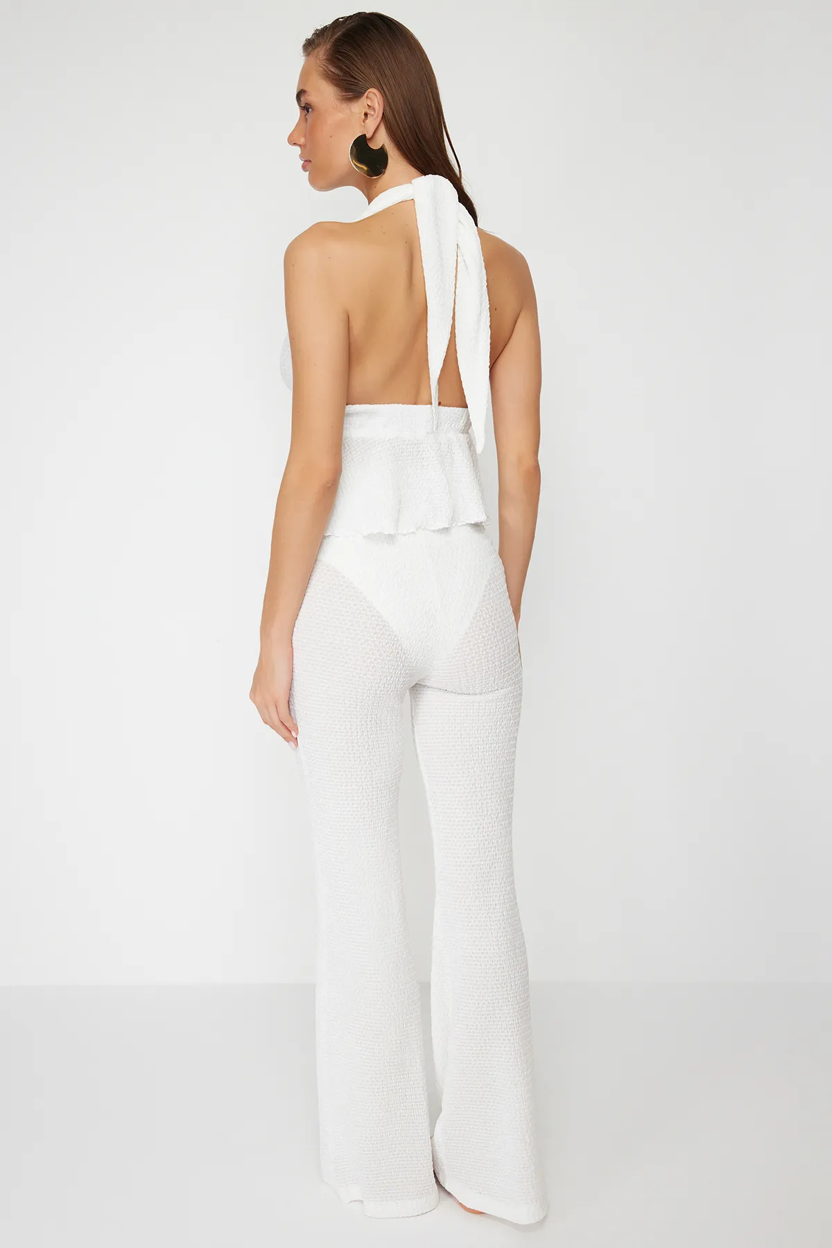 Trendyol Collection  Weißes Strick-Set aus rückenfreier Bluse und Hose TBESS24AU00001