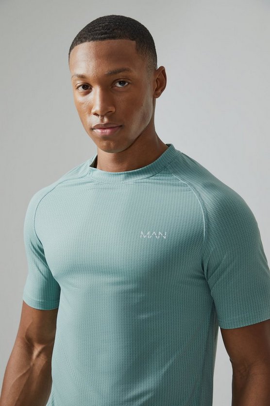 Man Active Muscle-Fit T-Shirt