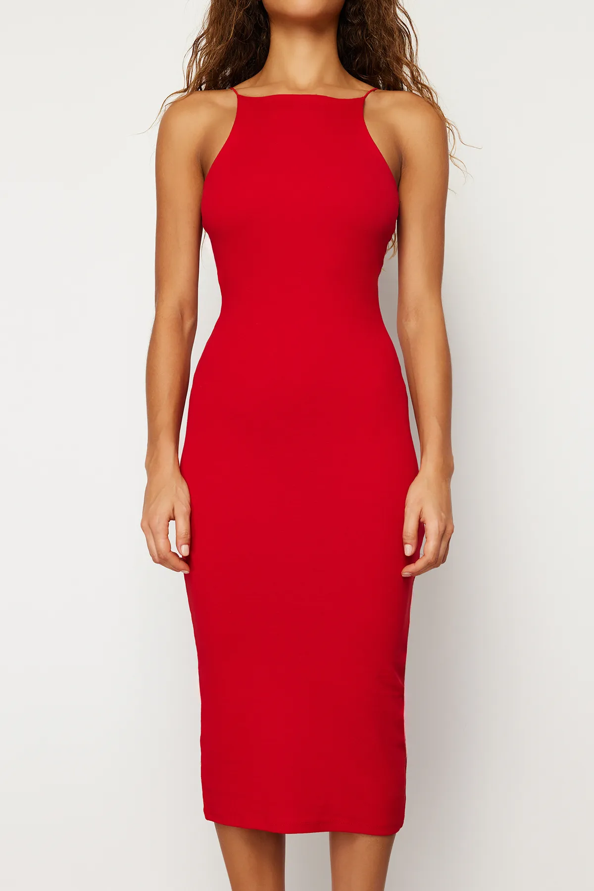 Trendyol Collection  Rotes, tailliertes Neckholder-Midi-Bleistiftkleid aus geripptem, flexiblem Strick TWOSS24EL00020