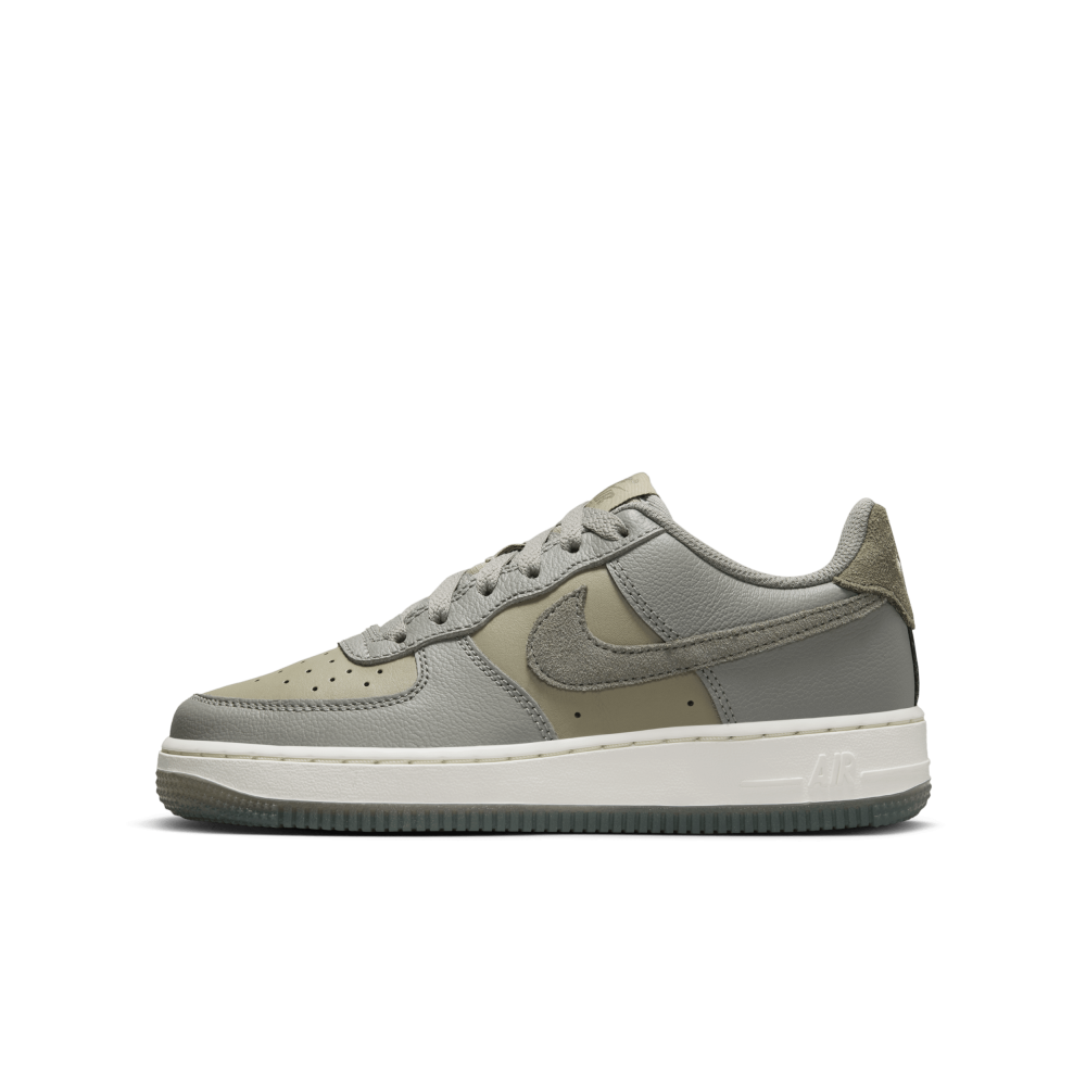 Nike Air Force 1 LV8 FQ6948-001 / grau