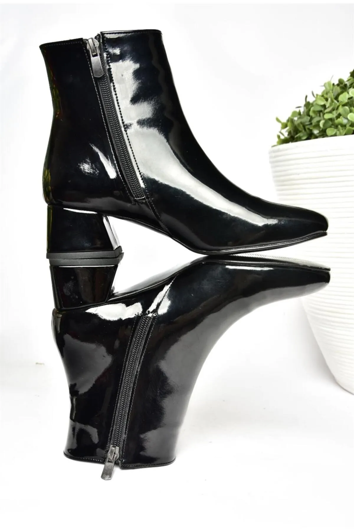 Fox Shoes  R654012408 Damenstiefel aus schwarzem Lackleder mit dickem Absatz