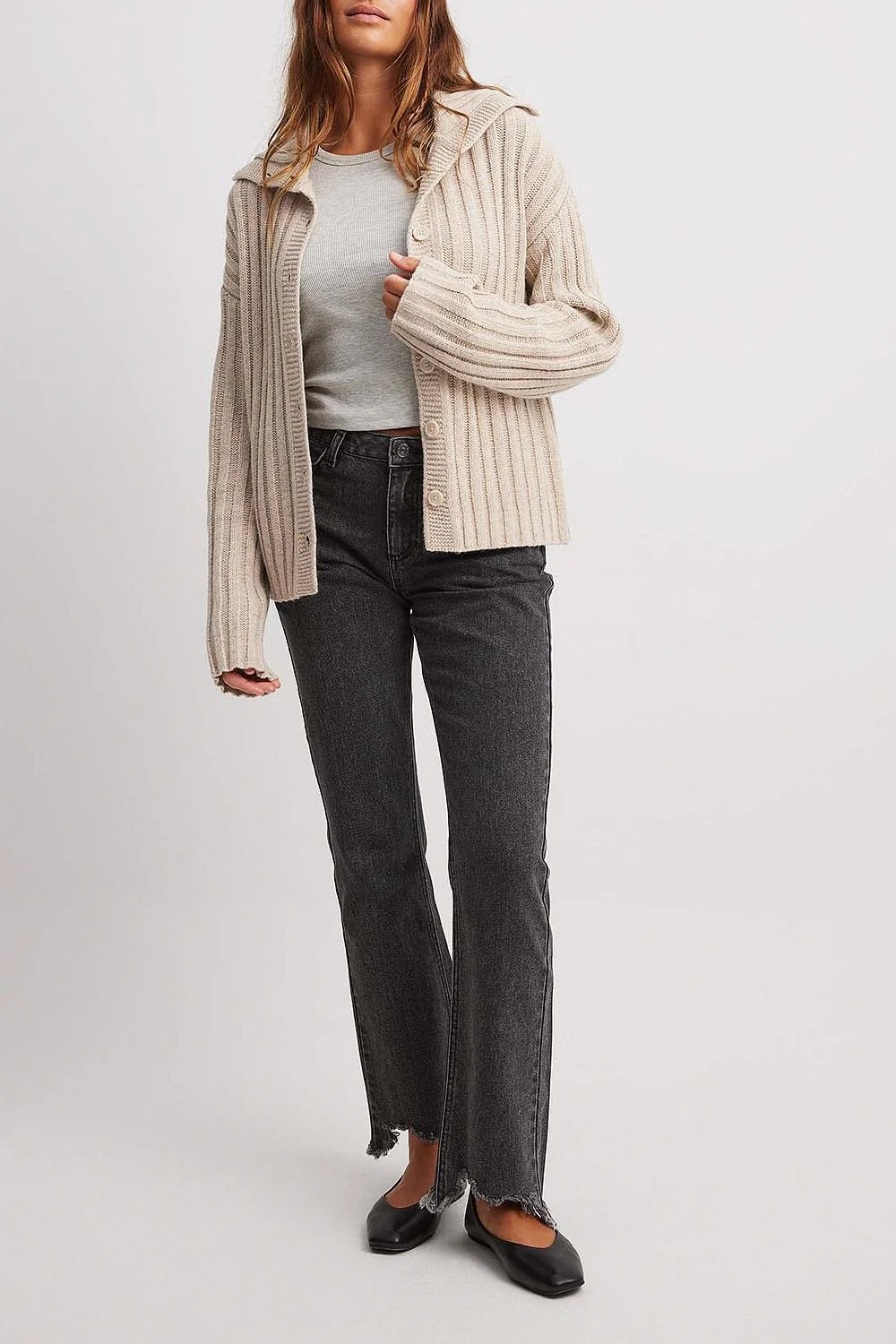 Gerippter Strickpullover mit Knopf