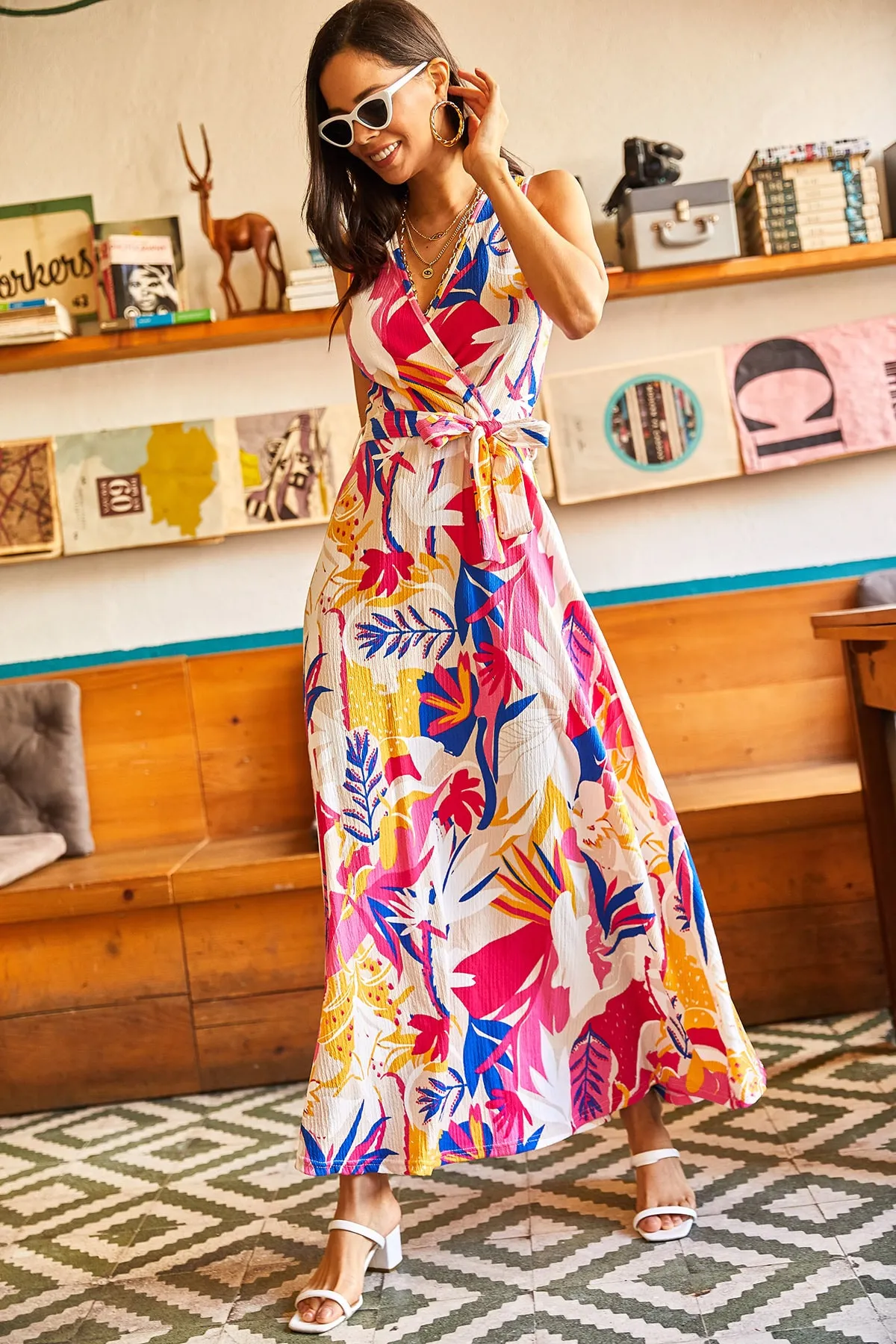 Olalook  Fuchsiafarbenes, florales, zweireihiges Maxi-Strickkleid mit Gürtel und Struktur ELB-19001745