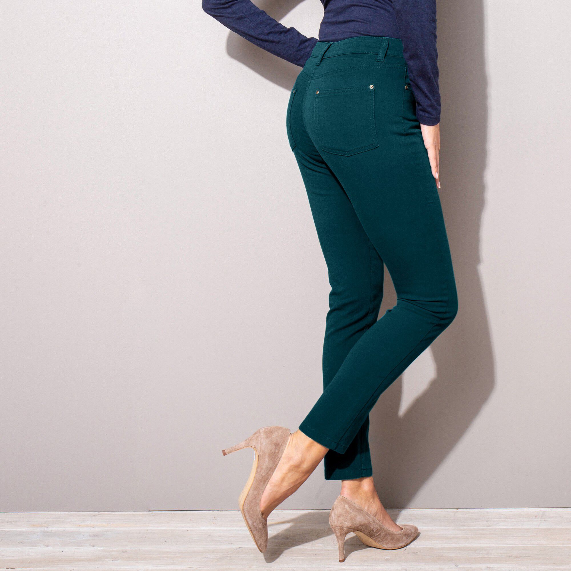 Pantalon 7/8ème fuselé stretch uni