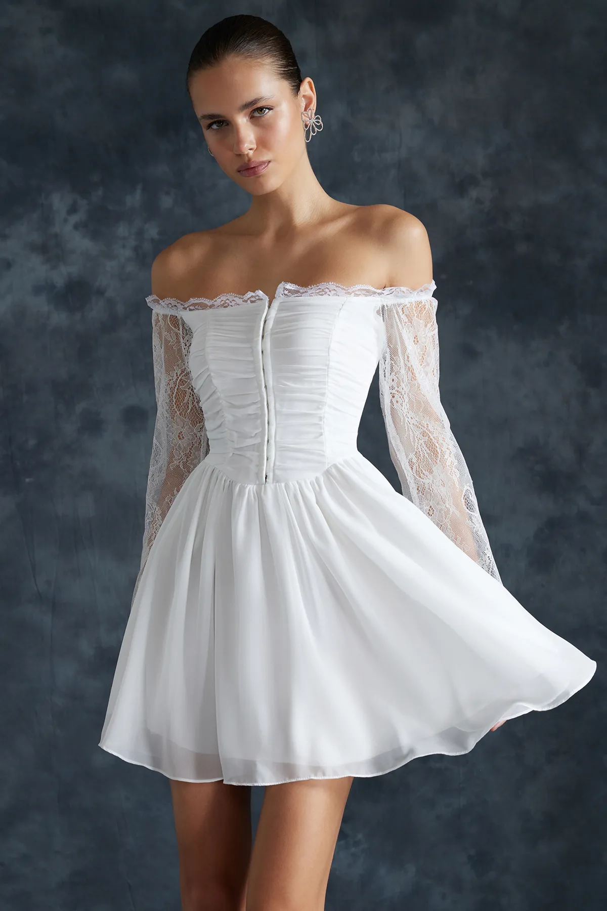 Trendyol Collection  Weiße Braut-Taillenöffnung/Skater-Futter, agraphiertes Chiffon-Hochzeitskleid/Elegantes Nikah-Abendkleid TPRSS24EL00073
