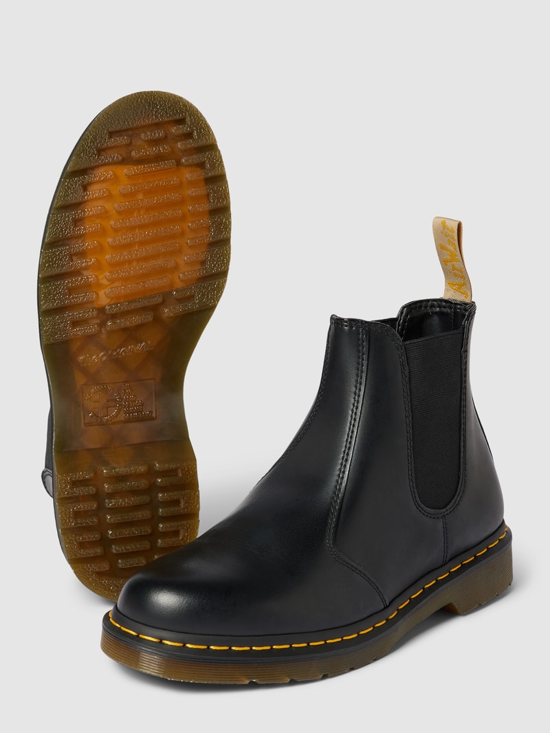 Chelsea Boots mit Gummieinsätzen Modell 'VEGAN' in schwarz