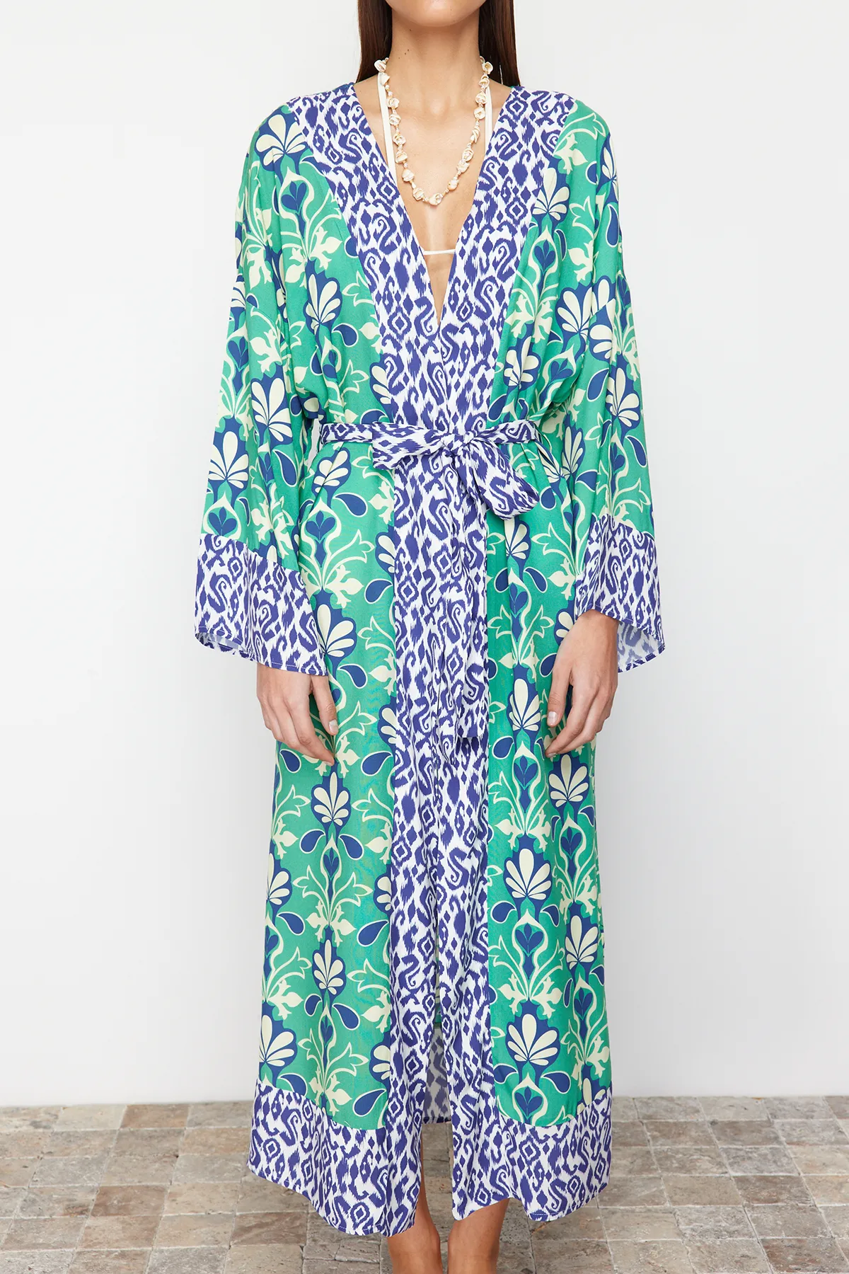Trendyol Collection  Ethnisch gemusterter, gewebter Maxi-Kimono und Kaftan mit Gürtel TBESS21KM0171