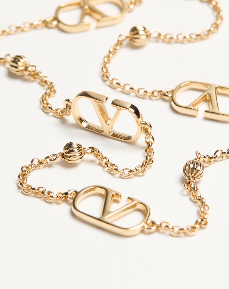 Colar de metal com assinatura VLogo