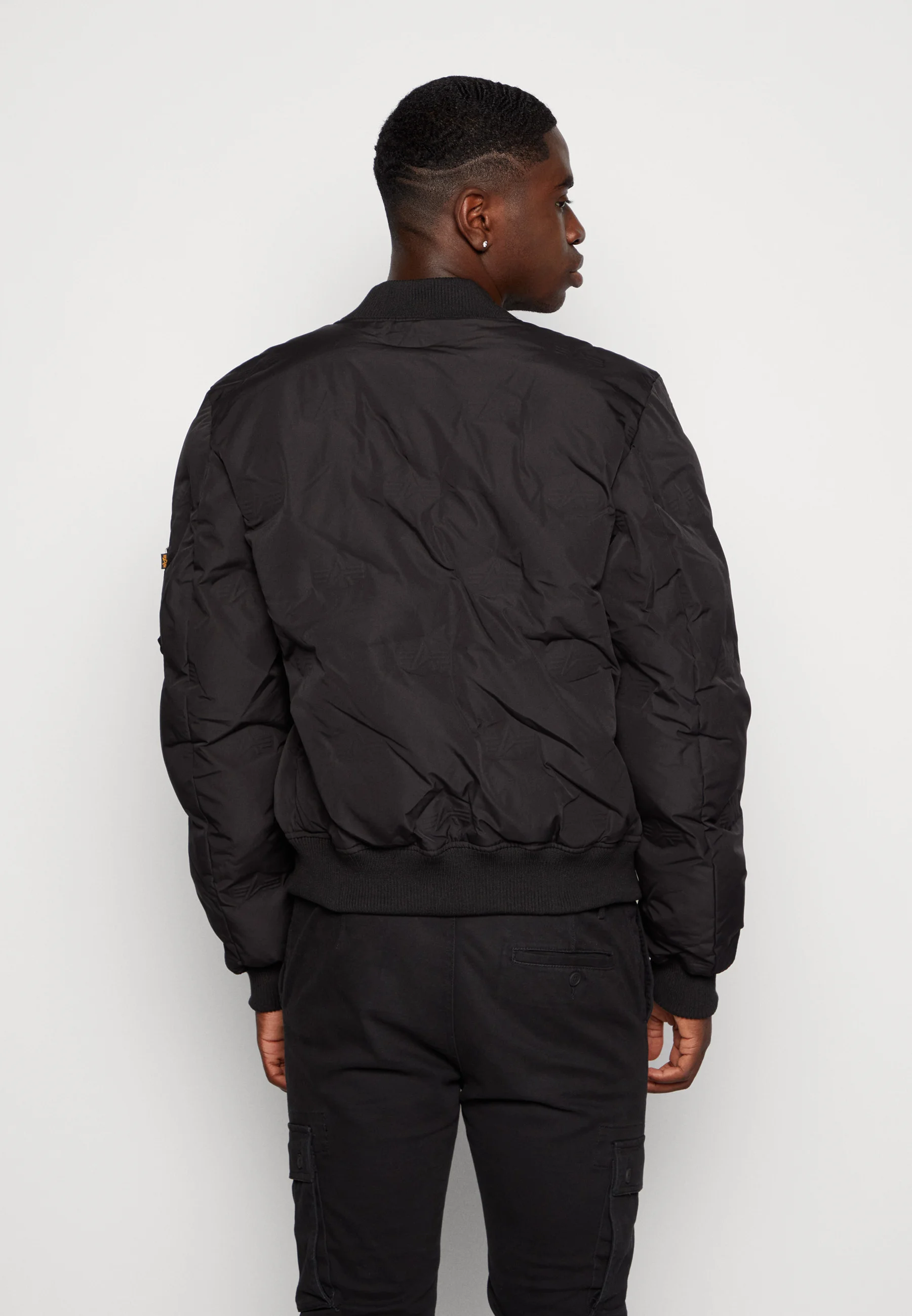 Chaqueta bomber acolchada con el logotipo MA-1 de Alpha Industries