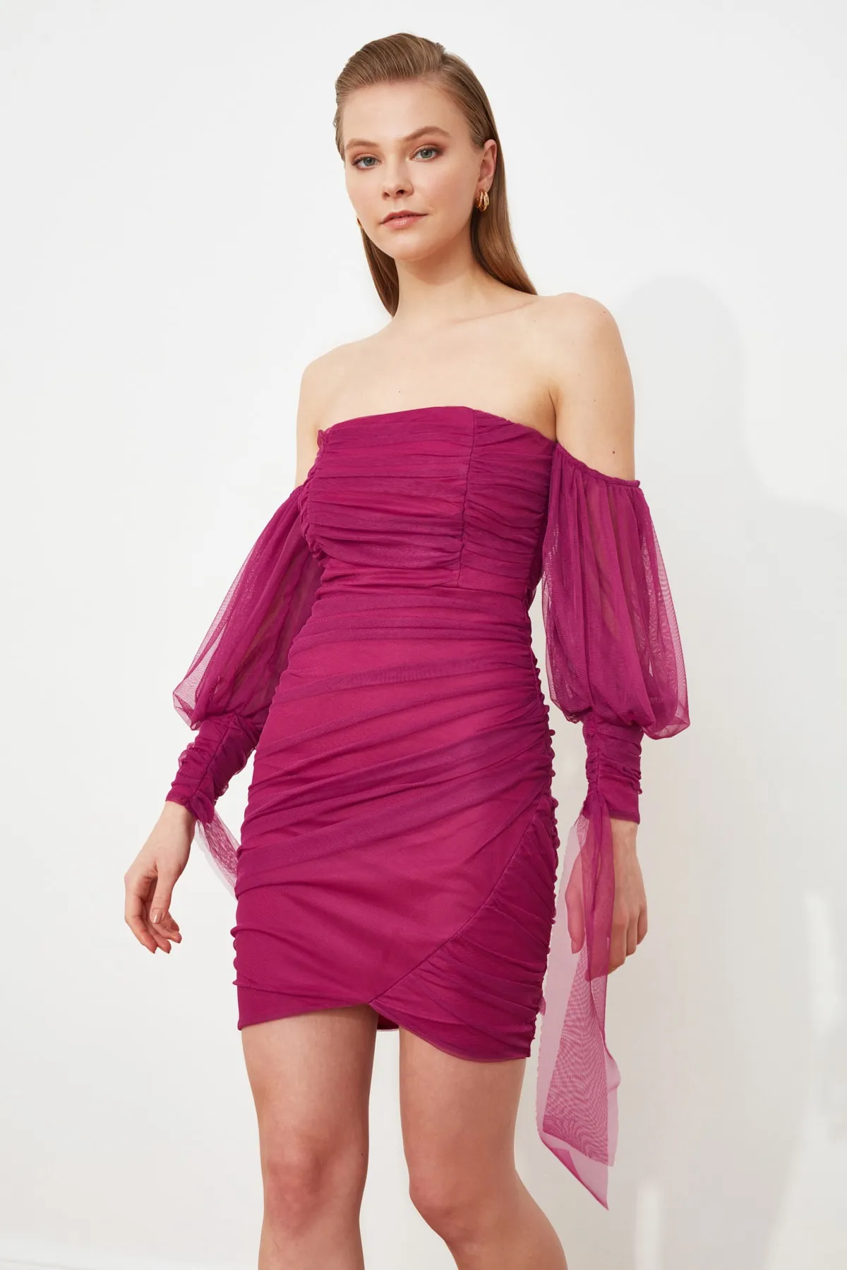Trendyol Collection  Elegantes Abendkleid mit fuchsiafarbenen Ärmeldetails TPRSS21EL2487