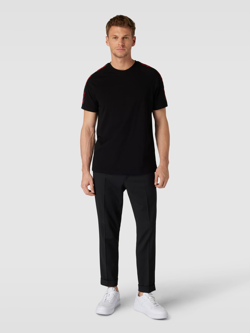 T-Shirt mit Rundhalsausschnitt in schwarz
