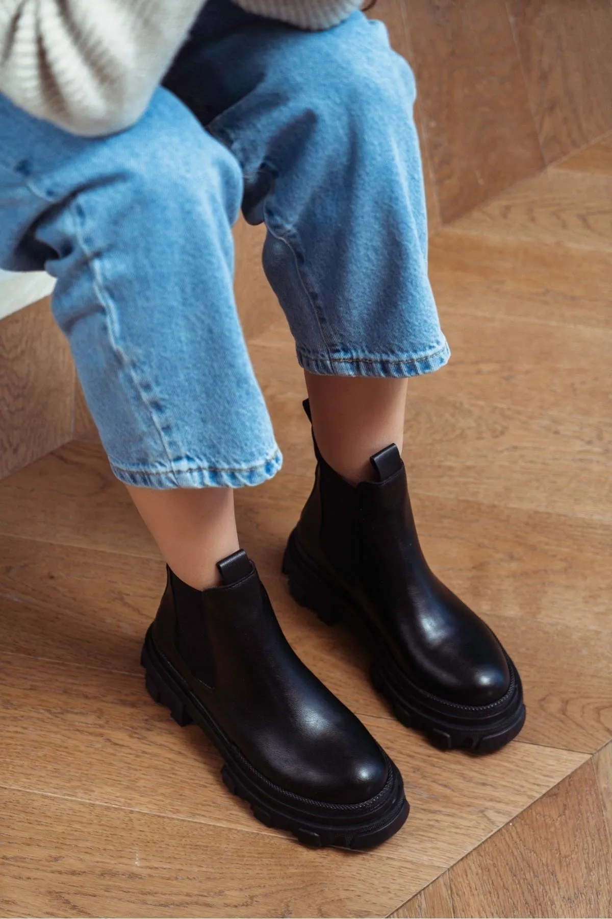NİŞANTAŞI SHOES  Moskauer Damenstiefel mit flacher Sohle aus schwarzem, mattem Gummi