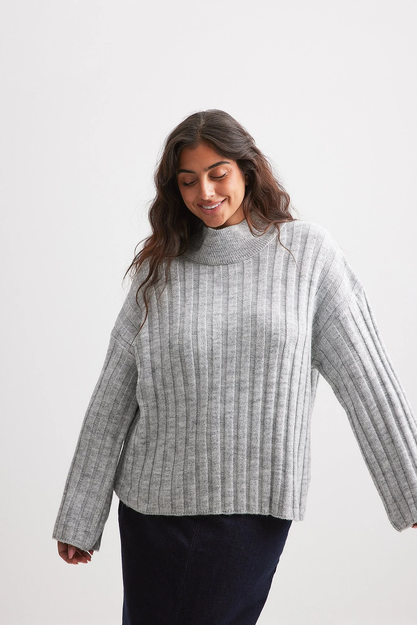 Gerippter Strickpullover mit Rollkragen