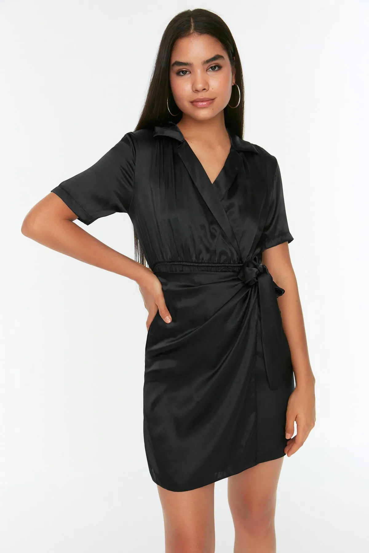 Trendyol Collection  Schwarzes Satin-Webkleid TWOSS22EL0196
