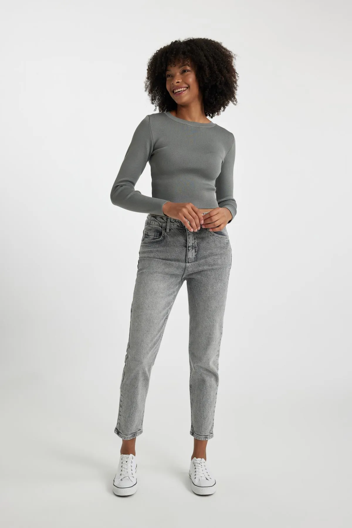 DeFacto  Lina Comfort Fit Hohe, bequeme Passform, leichte, schmale Beintaille, knöchellange Jeanshose